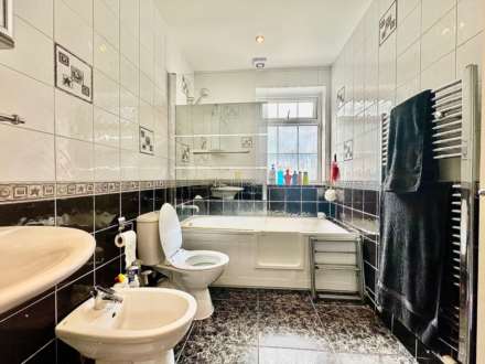 High Street, Southgate, London N14, Image 11