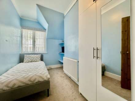 High Street, Southgate, London N14, Image 16
