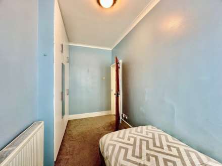 High Street, Southgate, London N14, Image 17