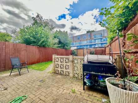 High Street, Southgate, London N14, Image 24