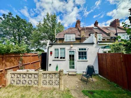 High Street, Southgate, London N14, Image 25