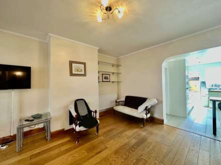 High Street, Southgate, London N14, Image 5