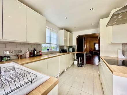 High Street, Southgate, London N14, Image 6