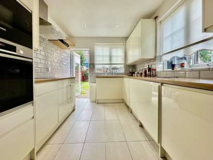 High Street, Southgate, London N14, Image 8