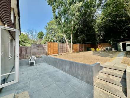 Coppetts Close, North Finchley, London N12, Image 12