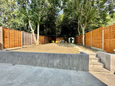 Coppetts Close, North Finchley, London N12, Image 14