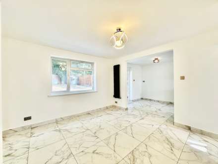 Coppetts Close, North Finchley, London N12, Image 2