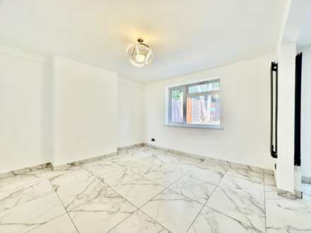 Coppetts Close, North Finchley, London N12, Image 3