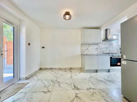 Coppetts Close, North Finchley, London N12, Image 5