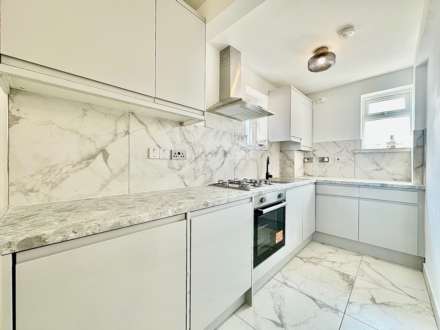 Coppetts Close, North Finchley, London N12, Image 6