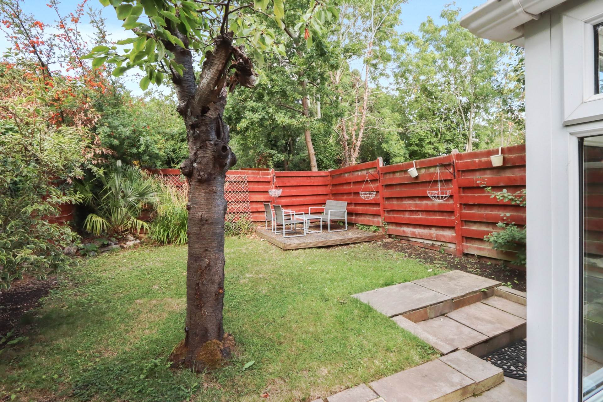 Hale Lane, London, Image 11