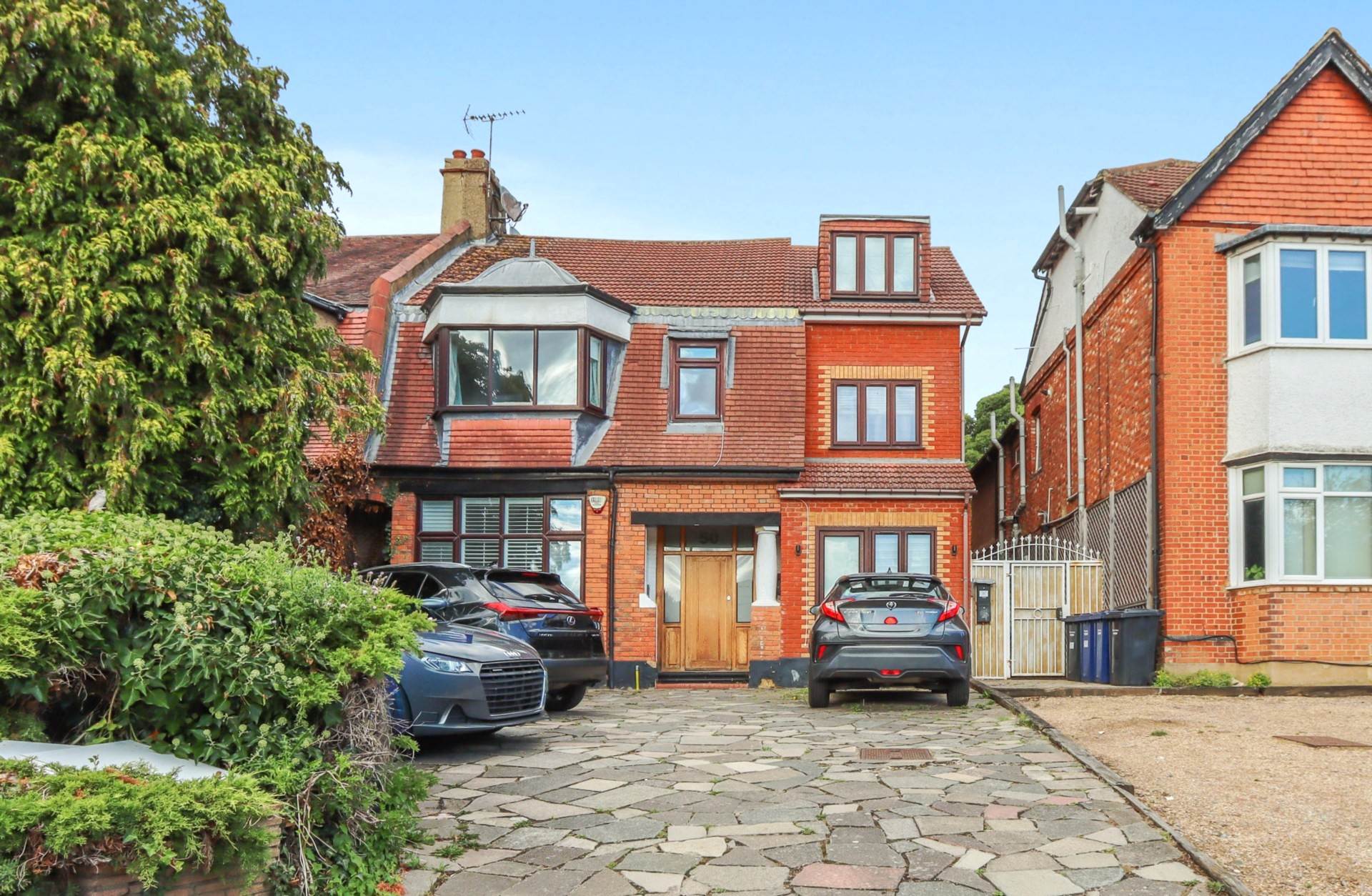 Hale Lane, London, Image 12