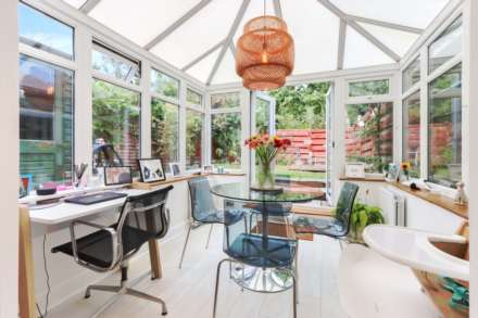 Hale Lane, London, Image 4