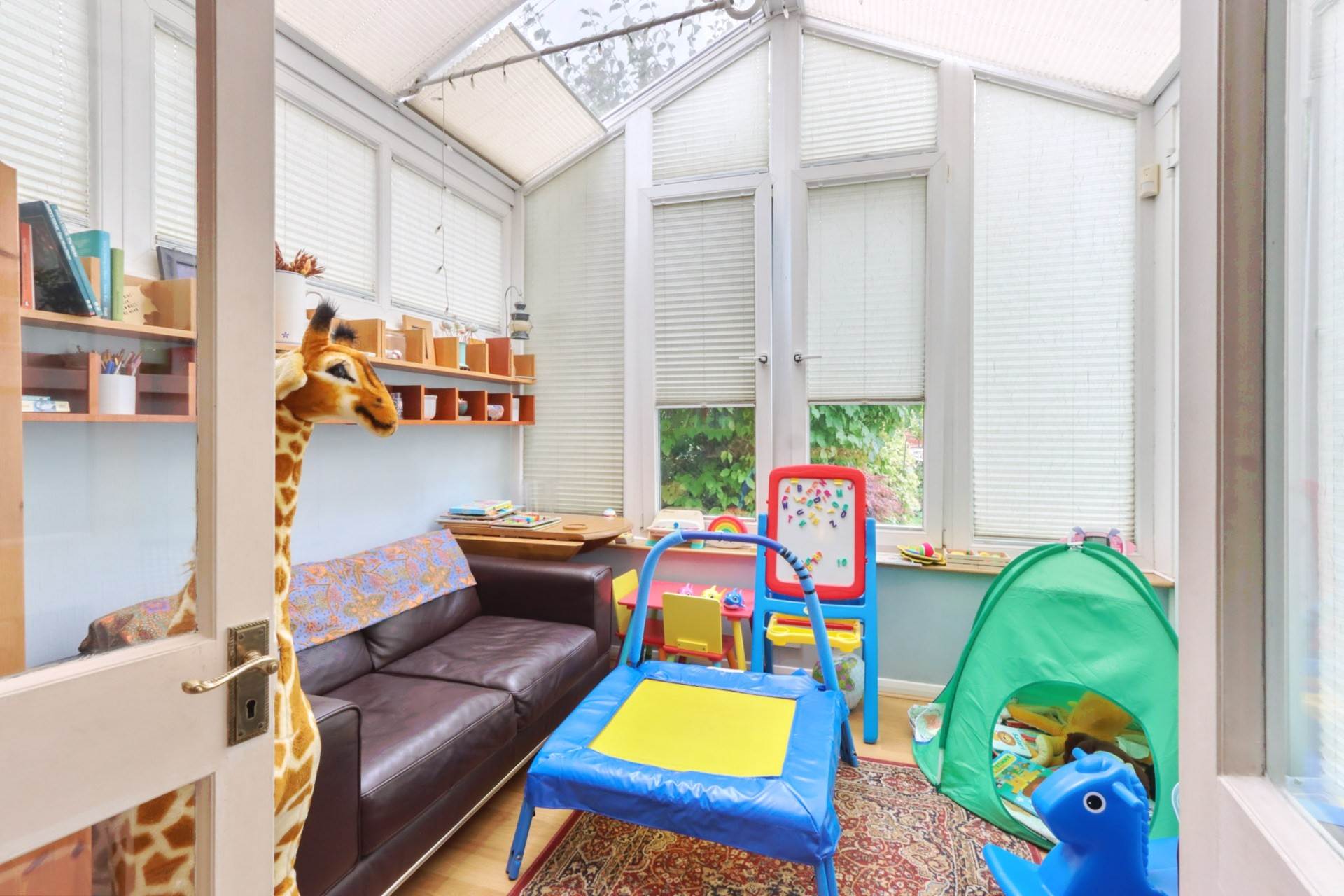 Ramsden Road, London, Image 7