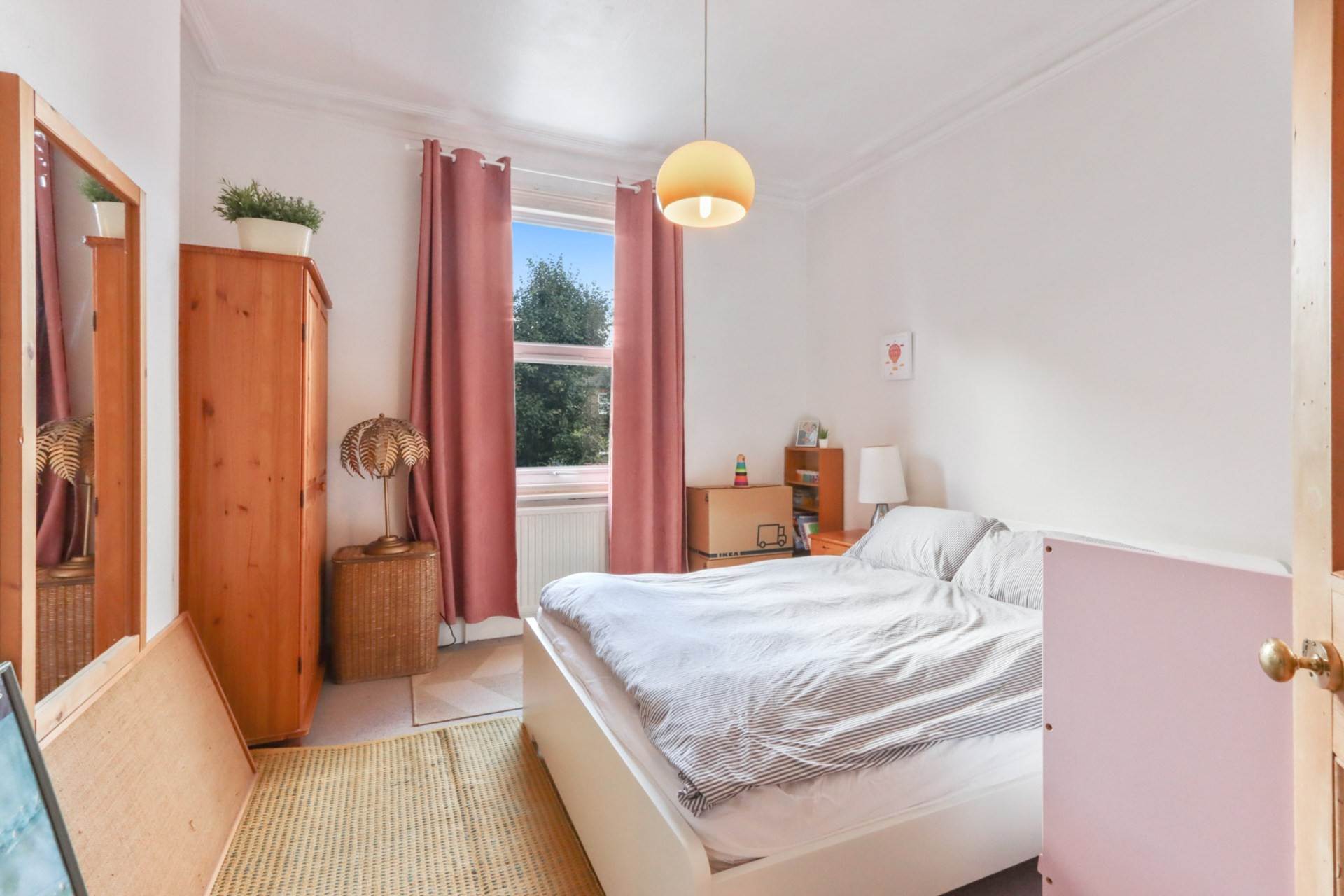 Ramsden Road, London, Image 9