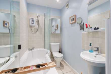 Ramsden Road, London, Image 16