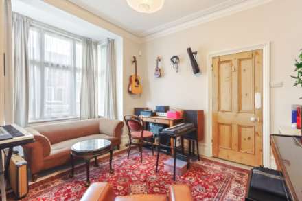 Ramsden Road, London, Image 3