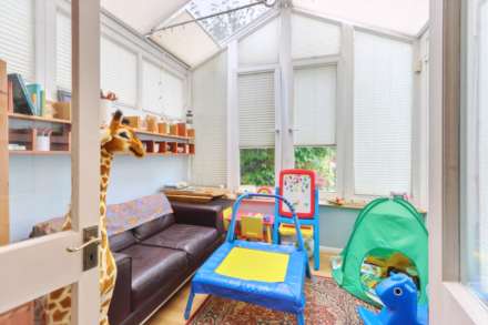 Ramsden Road, London, Image 7