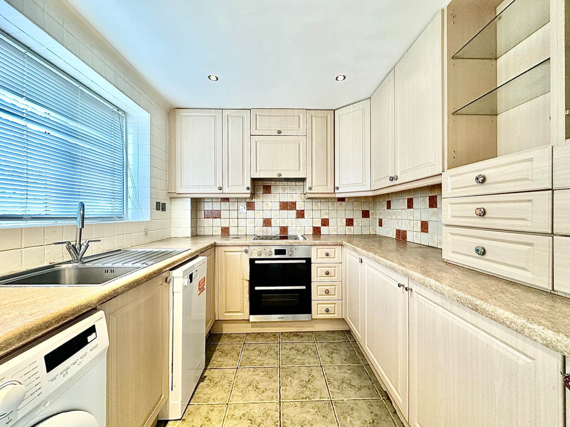 Marshalls Close, New Southgate, London N11, Image 4