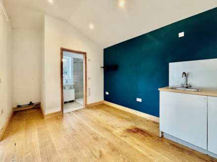 Marshalls Close, New Southgate, London N11, Image 16