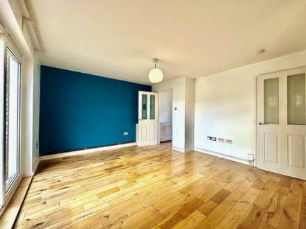 Marshalls Close, New Southgate, London N11, Image 3