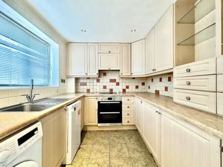 Marshalls Close, New Southgate, London N11, Image 4