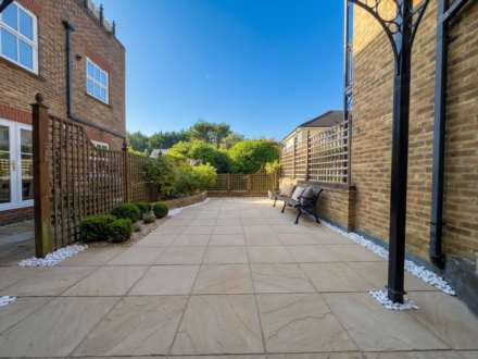 The Green, Winchmore Hill, London N21, Image 15