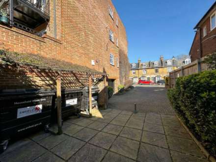 The Green, Winchmore Hill, London N21, Image 17