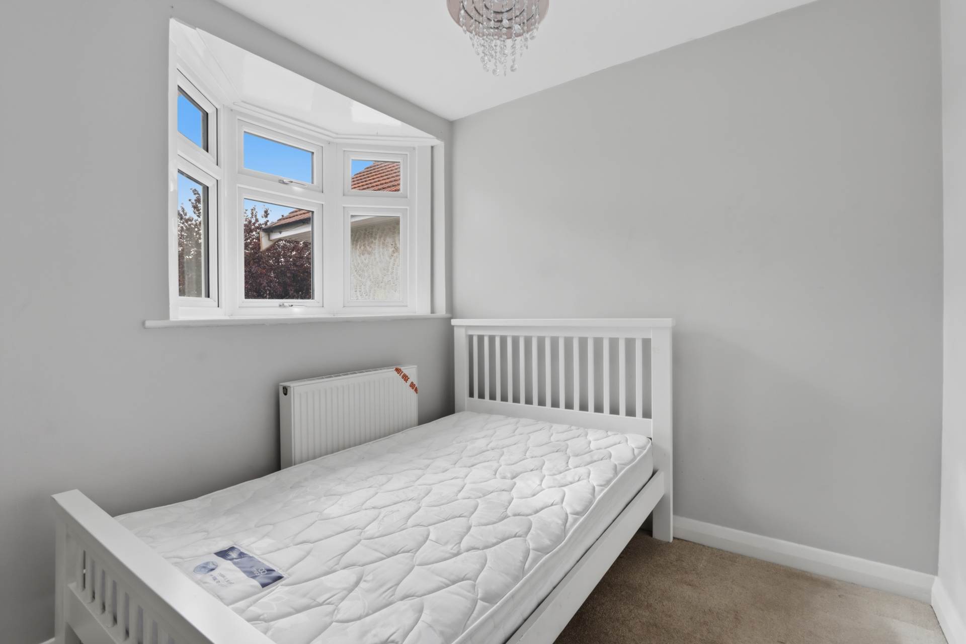 Empire Avenue, London, Image 8
