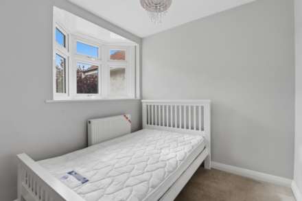 Empire Avenue, London, Image 8