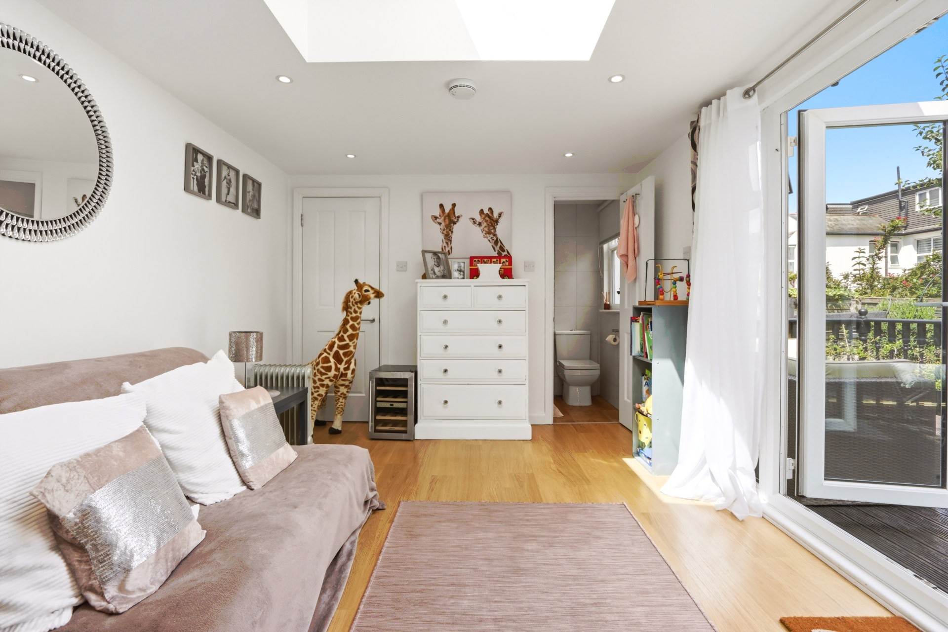 Ashurst Road, London, Image 15