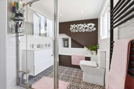 Ashurst Road, London, Image 13