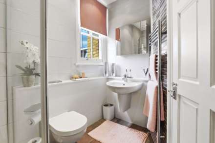 Ashurst Road, London, Image 14