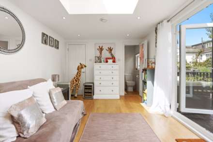 Ashurst Road, London, Image 15