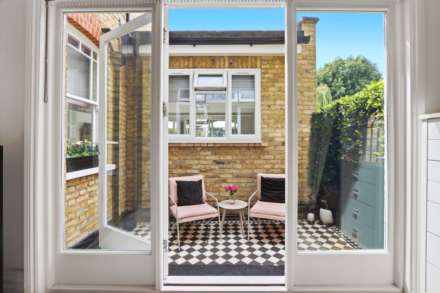 Ashurst Road, London, Image 17