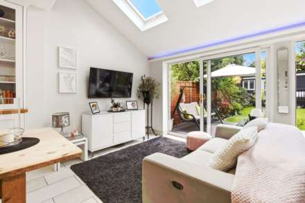 Ashurst Road, London, Image 6