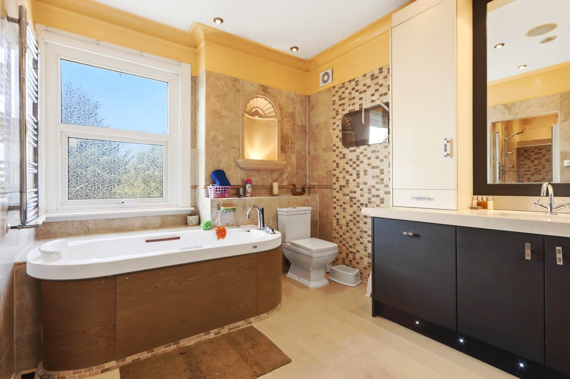 Friern Barnet Road, London, Image 12