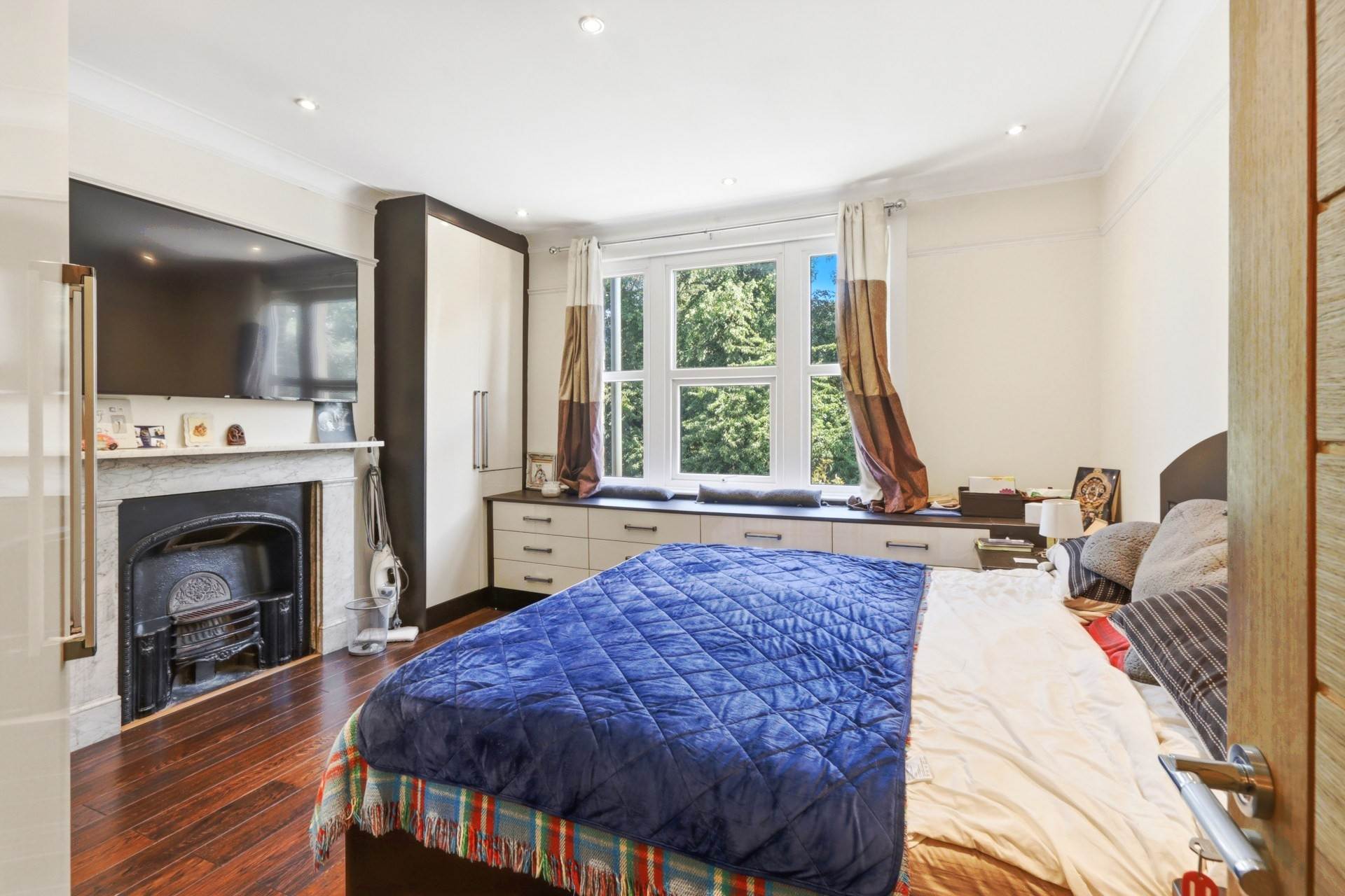 Friern Barnet Road, London, Image 9
