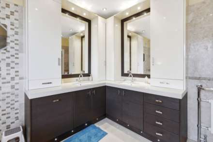 Friern Barnet Road, London, Image 14