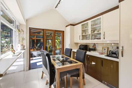 Friern Barnet Road, London, Image 5