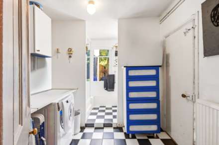 Holly Park Road, London, Image 12