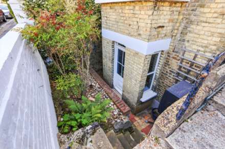 Holly Park Road, London, Image 14