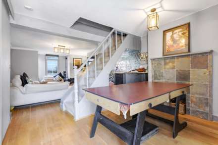 Holly Park Road, London, Image 5