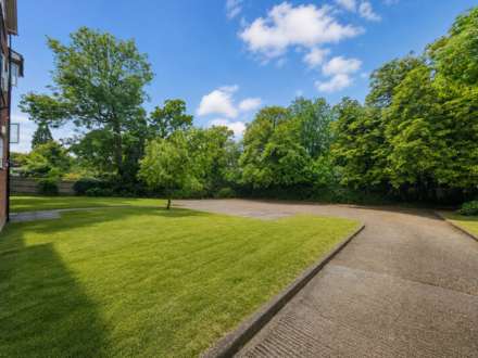 Nether Street, Finchley N3, Image 8