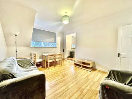 Chislehurst Avenue, London N12, Image 2