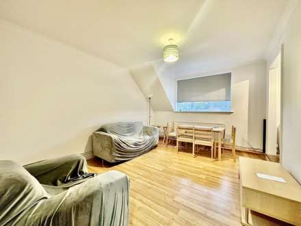 Chislehurst Avenue, London N12, Image 3