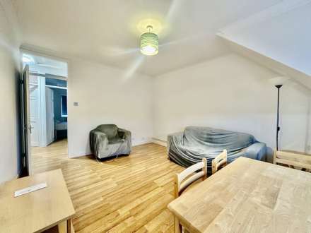 Chislehurst Avenue, London N12, Image 4