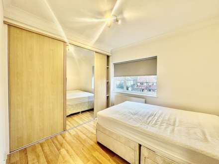 Chislehurst Avenue, London N12, Image 6