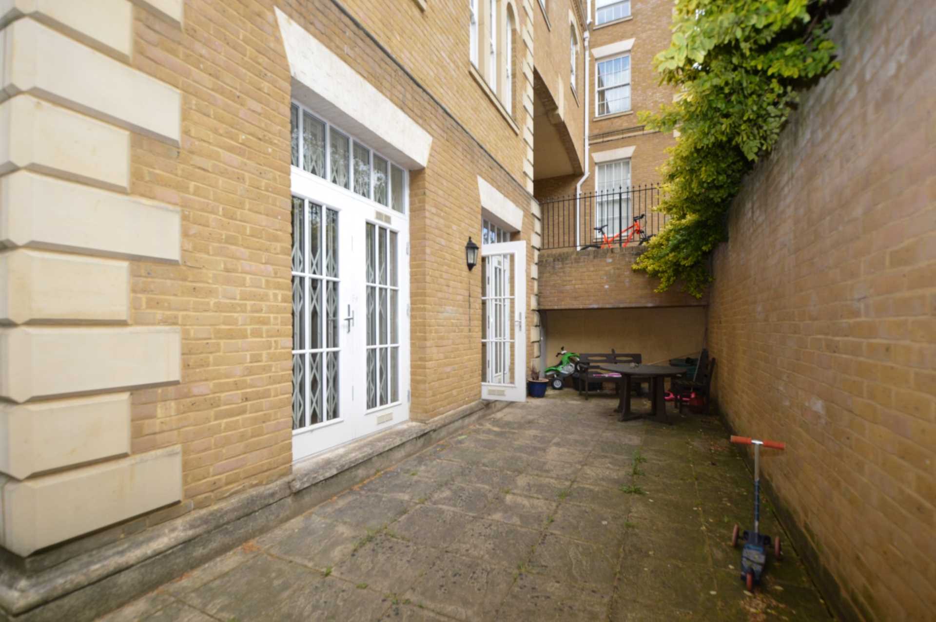 Princess Park Manor East Wing, New Southgate, Image 12