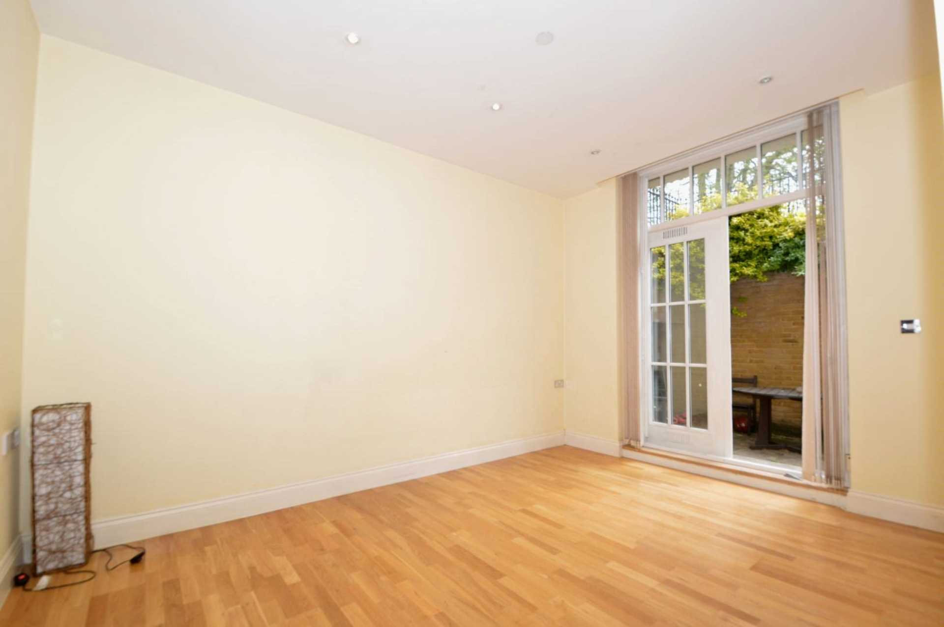 Princess Park Manor East Wing, New Southgate, Image 5